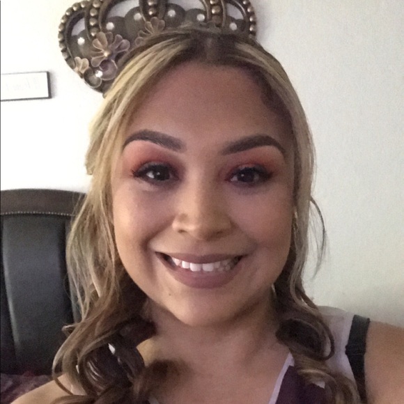 Meet your Posher, Cecilia - Picture 1 of 1